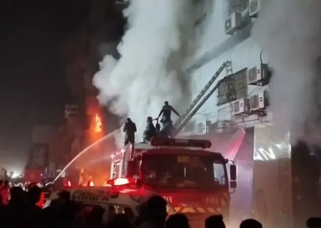 Gul Plaza fire; rescue operation going on in Karachi, officials express grief as more victims feared
