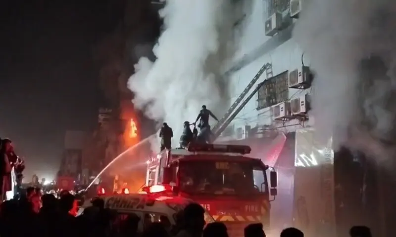 Gul Plaza fire; rescue operation going on in Karachi, officials express grief as more victims feared