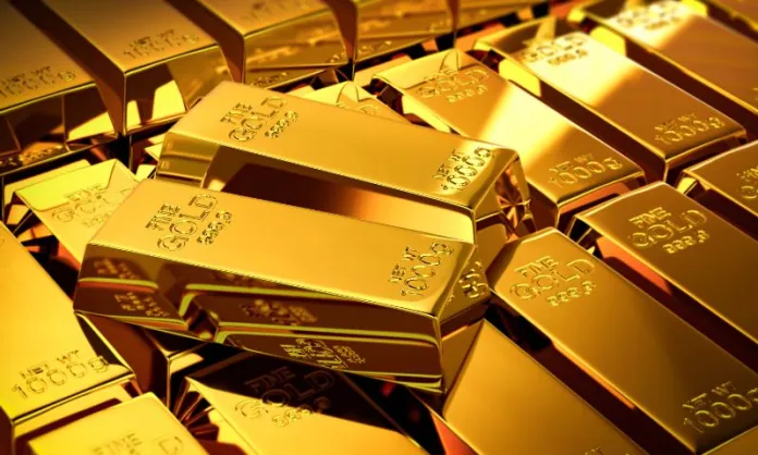 Gold prices surge by Rs 3,700 per tola to Rs 473,262