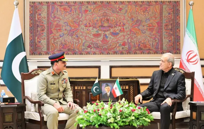 Pakistan Army Chief Meets Iranian President on Regional Peace