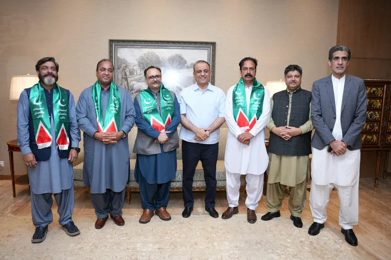 Former AJK PM Sardar Tanveer Ilyas Joins Pakistan Party (Image 2)