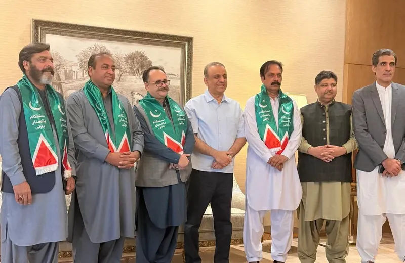 Former AJK PM Sardar Tanveer Ilyas Joins Pakistan Party (Image 1)