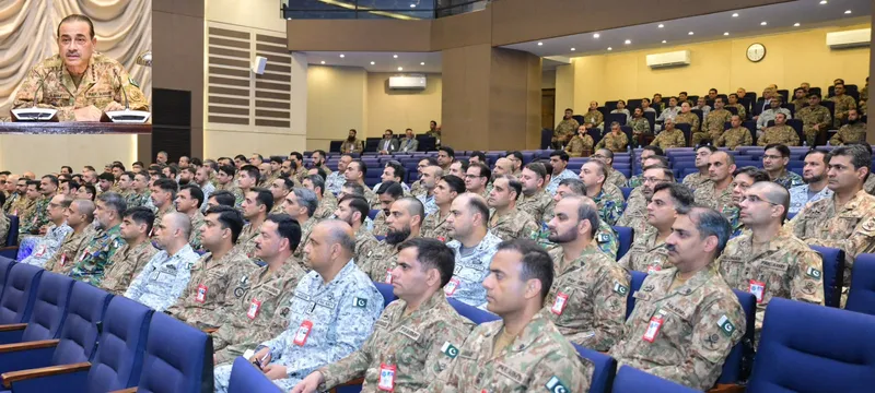 Pakistan Army Chief Stresses Preparedness Against Threats