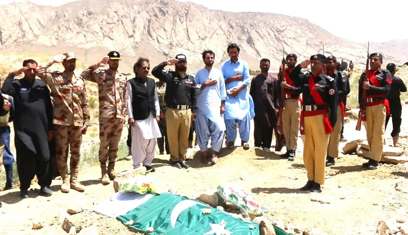 FC Commanders Honor Families of Martyred Police Personnel in Ziarat (Image 4)