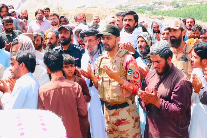 FC Commanders Honor Families of Martyred Police Personnel in Ziarat (Image 2)