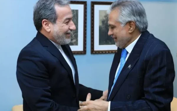 Ishaq Dar, Seyyed Abbas Araghchi Discuss Regional Stability in Kyrgyzstan