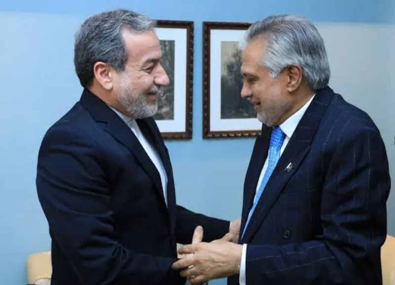 Ishaq Dar, Seyyed Abbas Araghchi Discuss Regional Stability in Kyrgyzstan