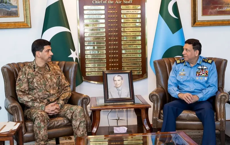 General Syed Aamer Raza Holds Strategic Meetings With Naval and Air Chiefs (Image 2)