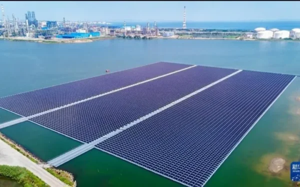 China's First Seawater Floating Solar Project Generates Over 10 Million kWh of Electricity (Image 1)
