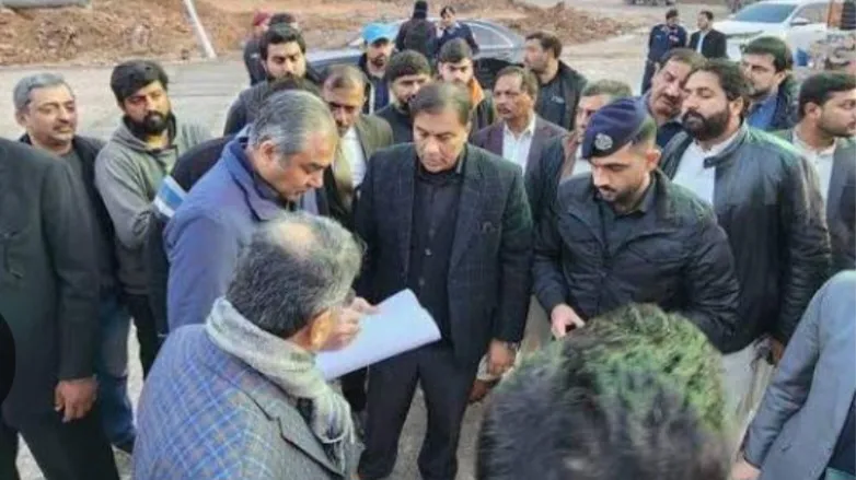 Mohsin Naqvi Directs Fast-Track Upgradation of Islamabad Expressway Service Road