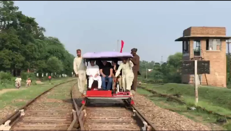Railways Minister Muhammad Hanif Abbasi Inspects Collapsed Bridge Near Missan Kalar (Image 1)