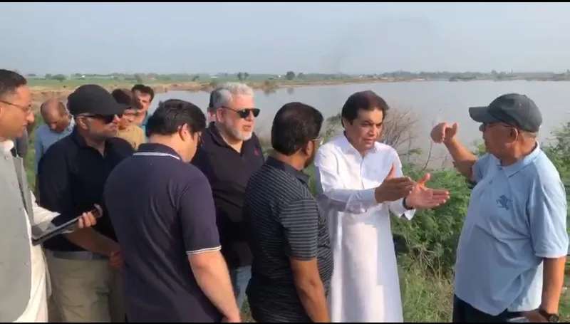Railways Minister Muhammad Hanif Abbasi Inspects Collapsed Bridge Near Missan Kalar (Image 2)
