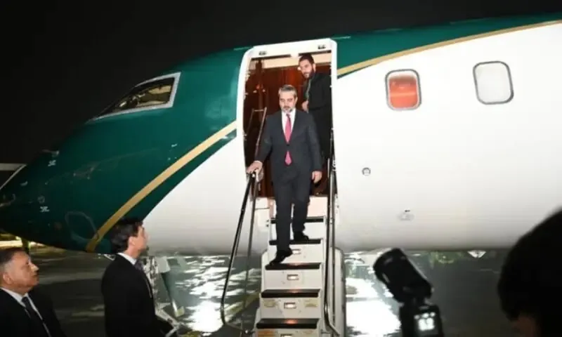 Syrian Foreign Minister arrives in Islamabad, Ishaq Dar receives him (Image 1)