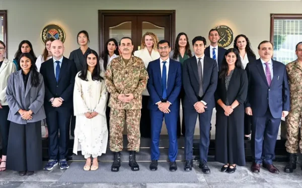 Army Chief Interacts with Harvard Business School Students Visiting Pakistan