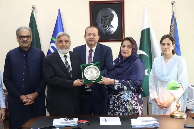 LCCI Urges Facilitation for Business Growth; FBR Introduces Green Plates