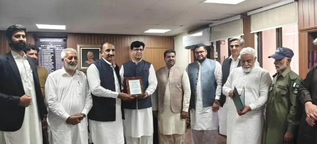 Gujranwala: AC Nasir Iqbal honoured with award for outstanding performance