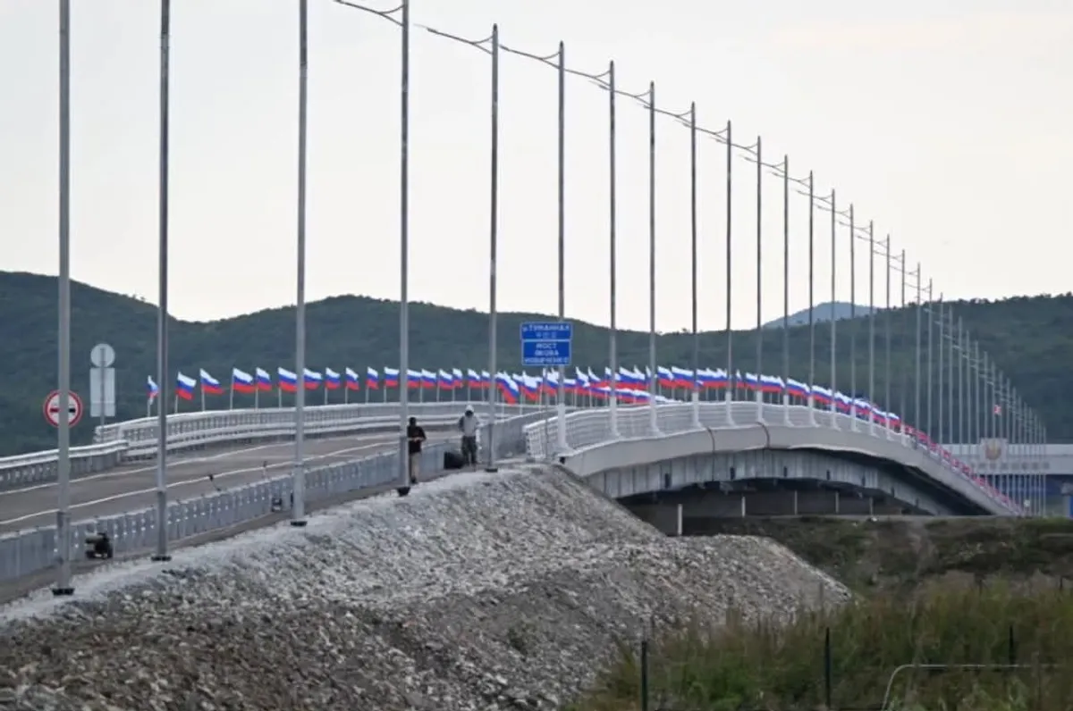 Russia and North Korea Begin Traffic on First Permanent Road Bridge (Image 3)