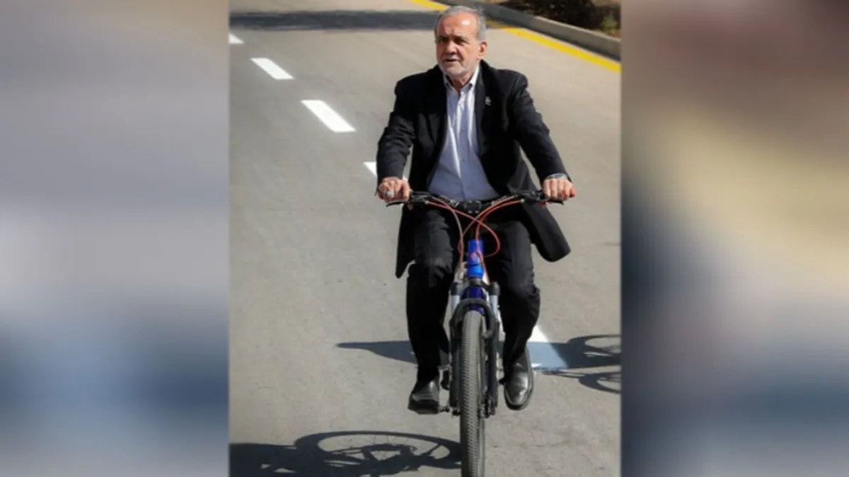 Iranian President Orders Weekly ‘Car-Free Day’ in Government Institutions After Fuel Price Hike (Image 5)
