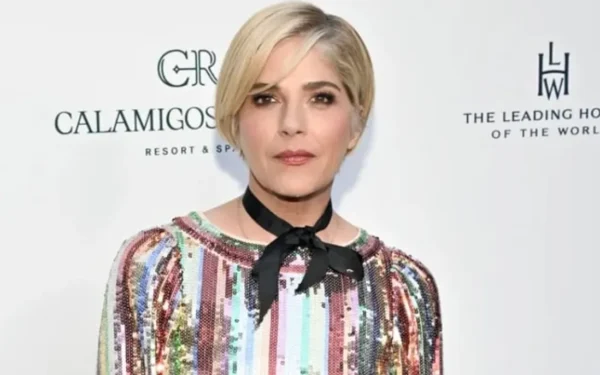 American Actress Causes Midair Disturbance, Bites One Flight Attendant and Punches Another