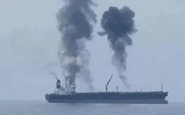 Oil Tanker Attack Triggers Oil Spill in Gulf, UAE Shuts Multiple Beaches Amid Environmental Concerns