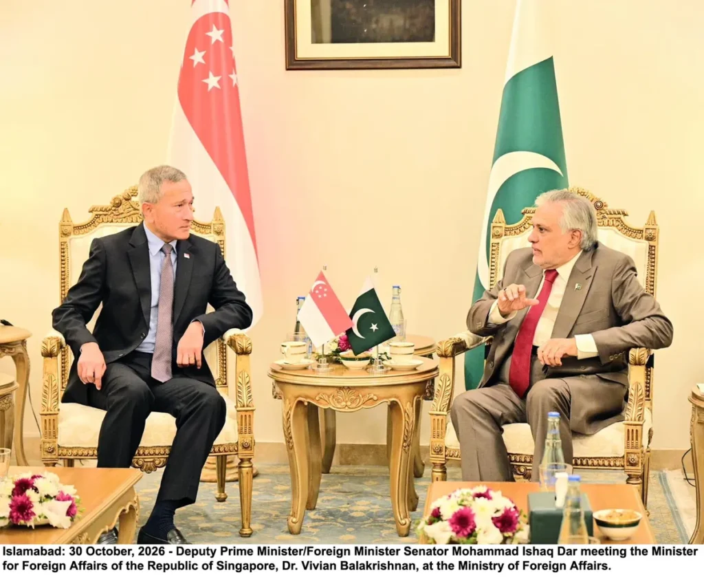 Deputy Prime Minister Ishaq Dar meets with Singaporean Foreign Minister Dr. Vivian Balakrishnan to discuss Pakistan and Singapore diplomatic relations. (Image 1)