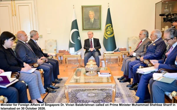 Prime Minister Shehbaz Sharif meets Singaporean Foreign Minister Dr. Vivian Balakrishnan to discuss bilateral ties with Singapore. (Image 1)