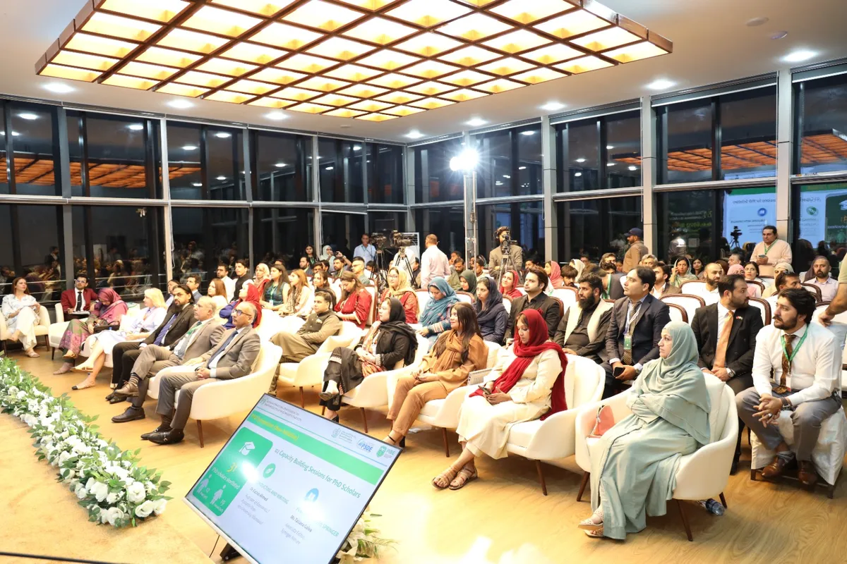Economic experts discussing the PIDE sets out six-point roadmap to unlock Pakistan’s export potential at a conference in Islamabad. (Image 4)