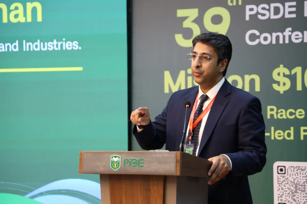 Economic experts discussing the PIDE sets out six-point roadmap to unlock Pakistan’s export potential at a conference in Islamabad. (Image 8)
