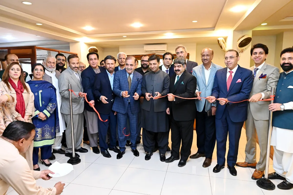 Deputy Commissioner Captain (Retd.) Nadeem Nasir officially inaugurates the DC Business Facilitation Desk at RCCI in Rawalpindi. (Image 2)