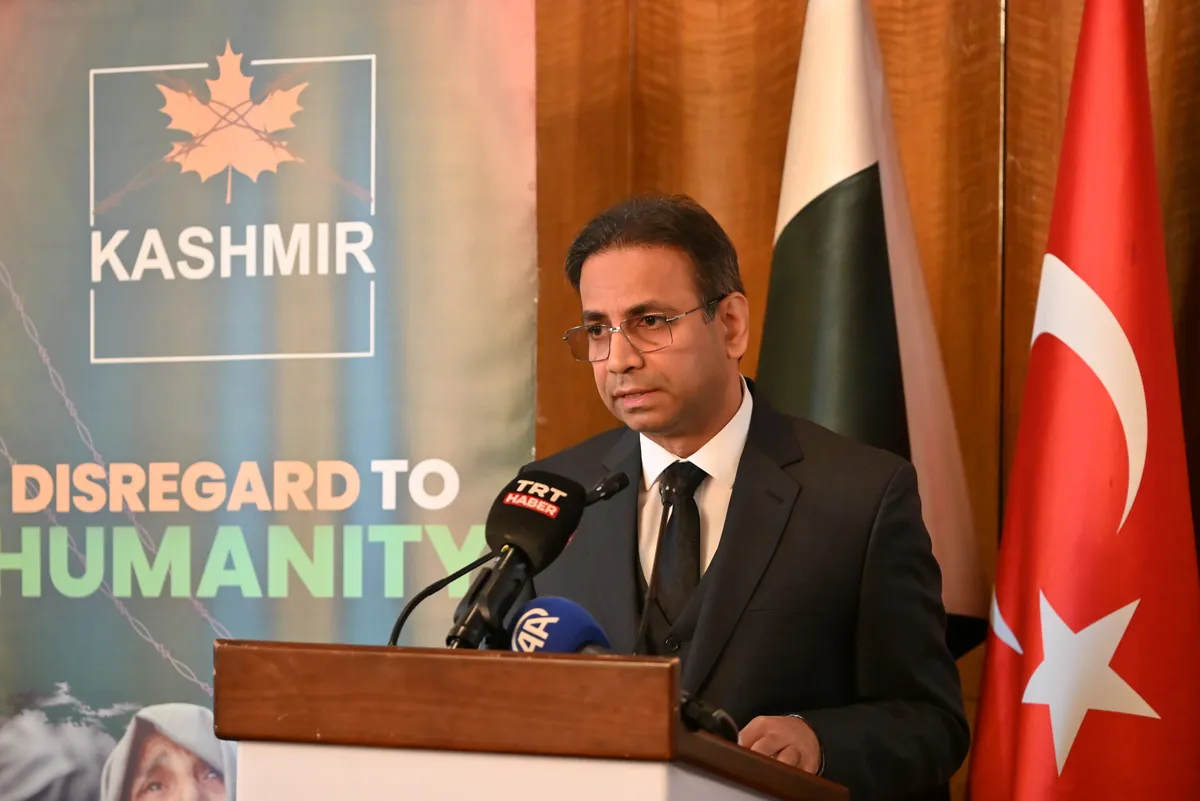 Diplomats and dignitaries gather at the Embassy of Pakistan in Ankara to mark Kashmir Black Day. (Image 6)