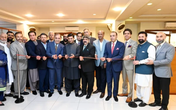 Deputy Commissioner Captain (Retd.) Nadeem Nasir officially inaugurates the DC Business Facilitation Desk at RCCI in Rawalpindi. (Image 1)